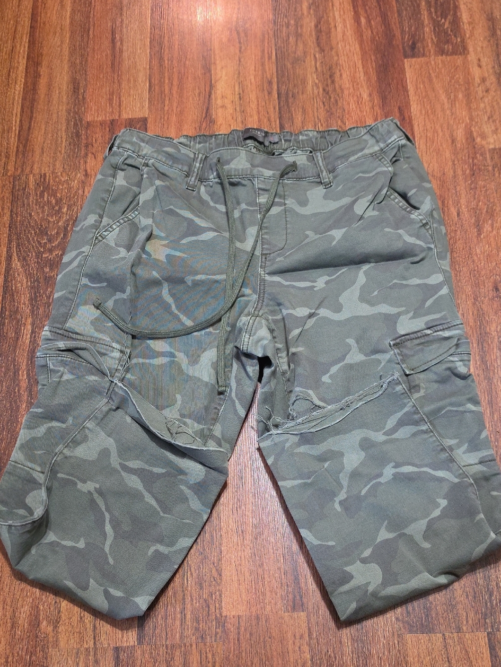 Women's Camouflage Cargo Pants - Green Camo